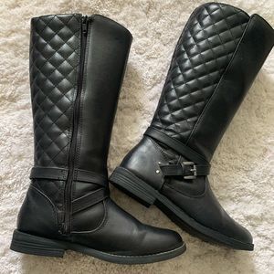 Girl’s boots